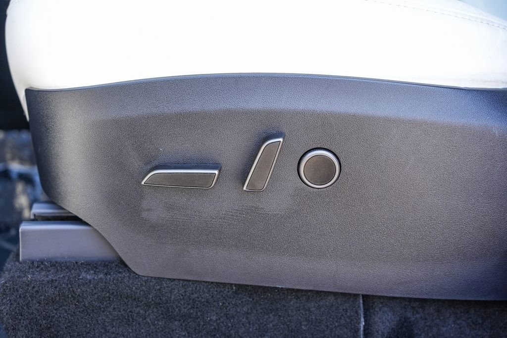 Used 2025 Tesla Model Y Performance AWD/4WD image 22