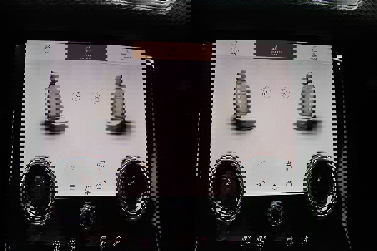 Used 2021 Land Rover Range Rover Velar R-Dynamic S image 32