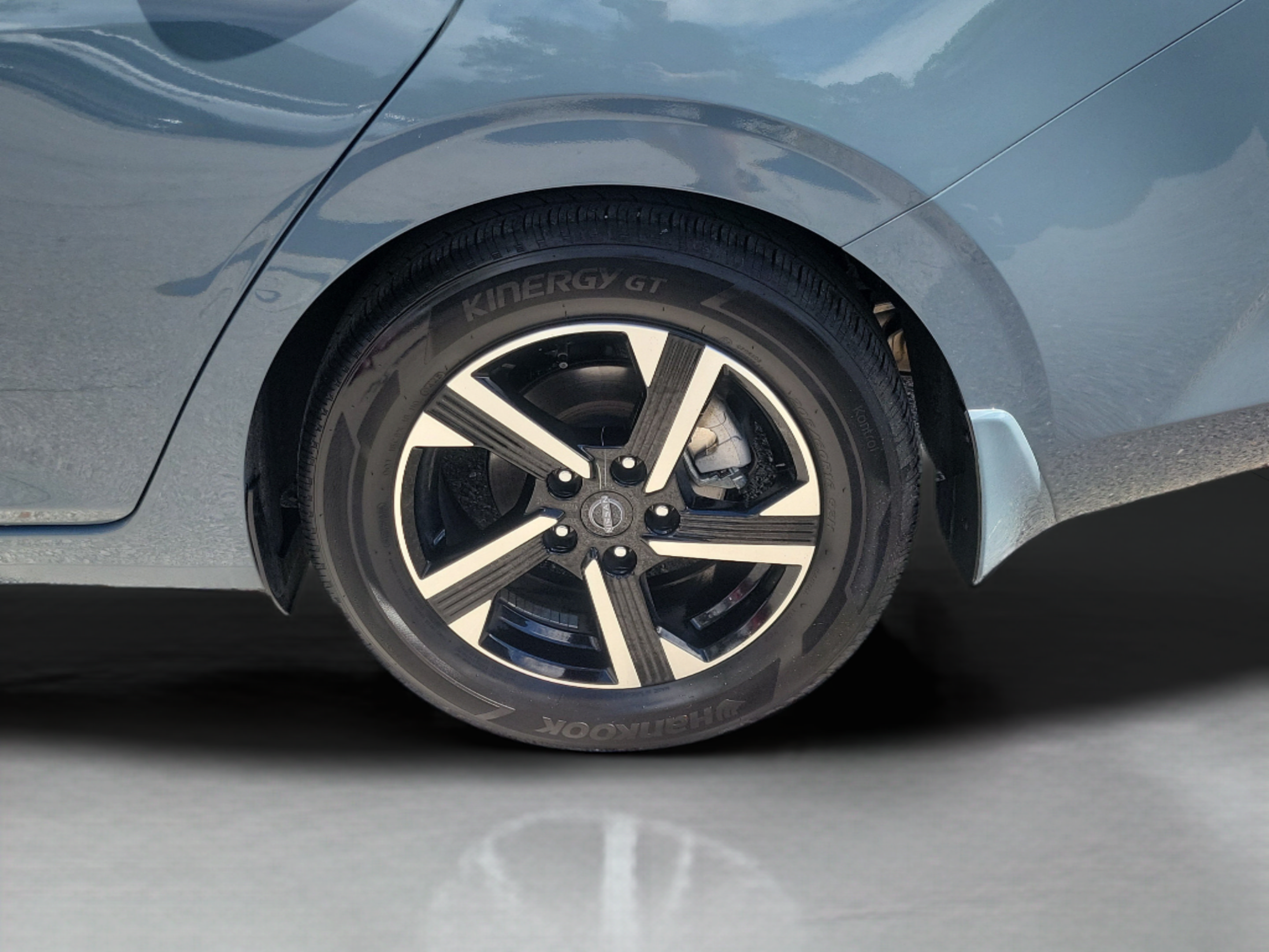 Used 2025 Nissan Sentra SV FWD image 5