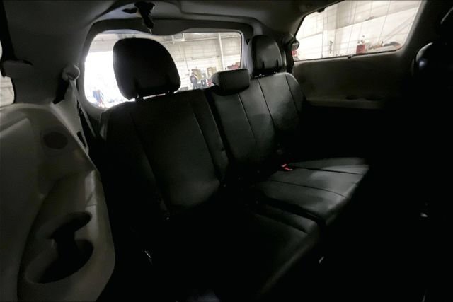 Used 2020 Toyota Sienna SE w/ SE Preferred Package FWD image 28