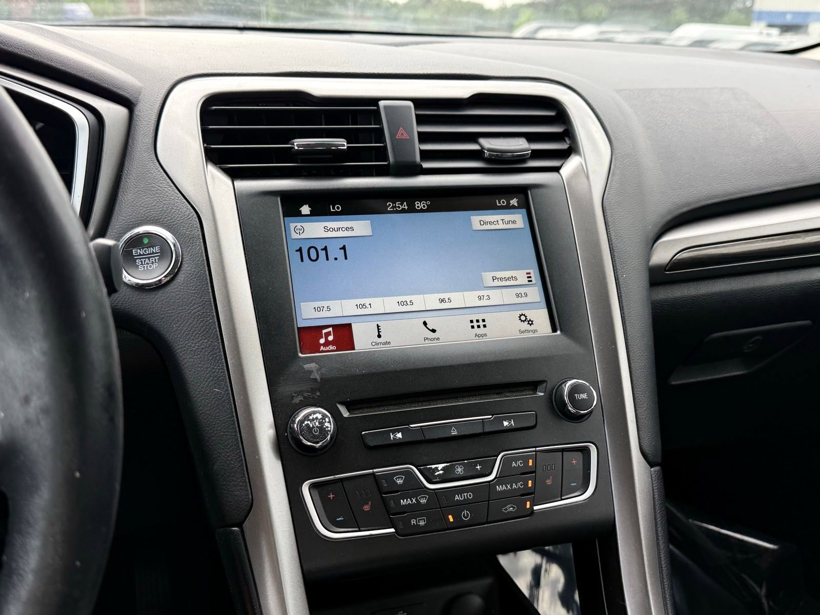 Used 2017 Ford Fusion SE w/ Equipment Group 602A FWD image 30