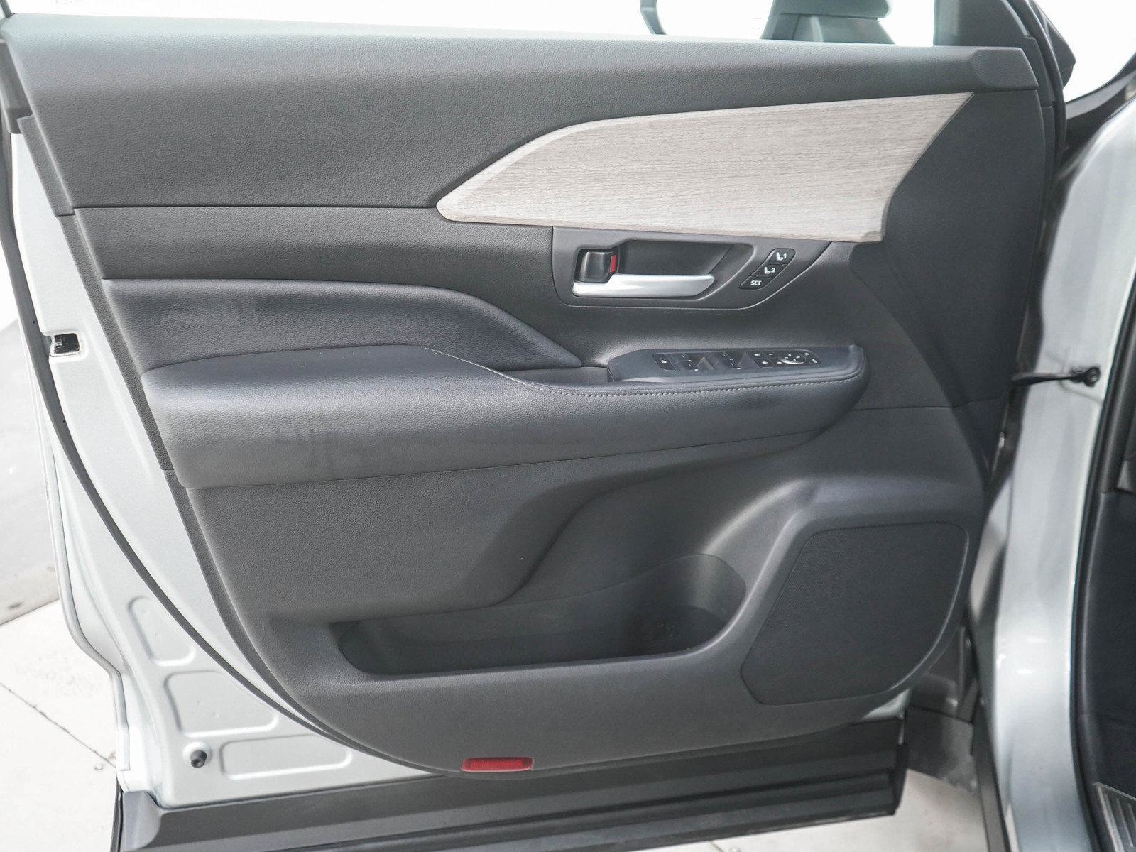 Used 2024 Toyota Grand Highlander AWD Hybrid image 21