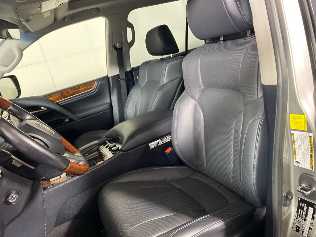 Used 2021 Lexus LX 570 4WD w/ Luxury Package image 13