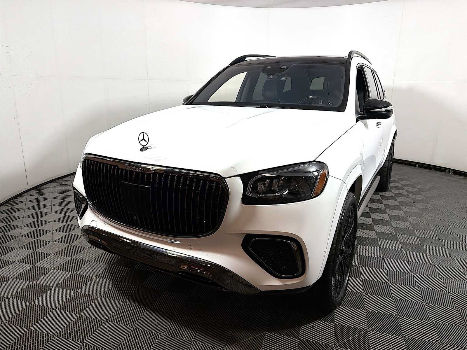 Used 2025 Mercedes-Benz Maybach GLS 600 4MATIC image 3