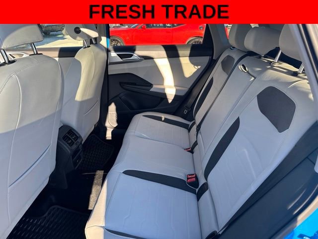 Used 2025 Volkswagen Taos SE AWD/4WD image 9