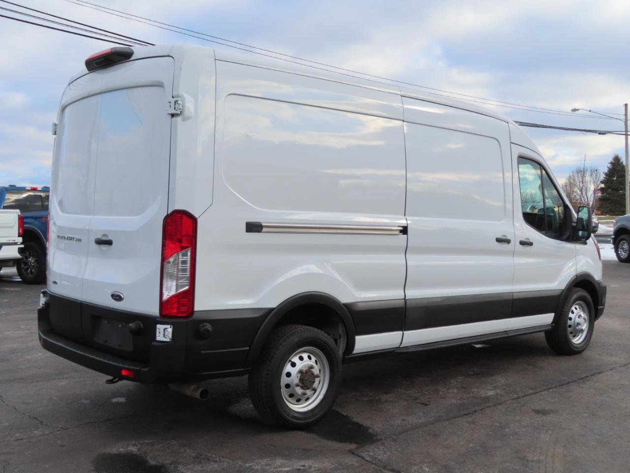 Used 2024 Ford Transit 250 148 Medium Roof Extended AWD image 6