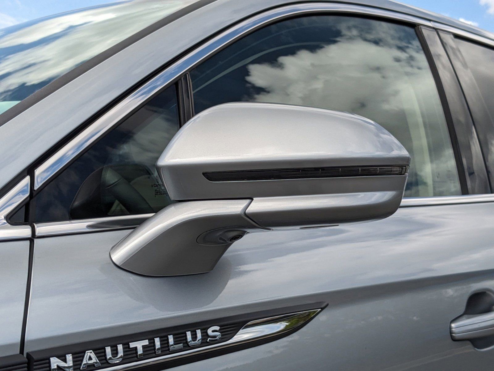 Certified 2023 Lincoln Nautilus Reserve w/ Equipment Group 201A image 15