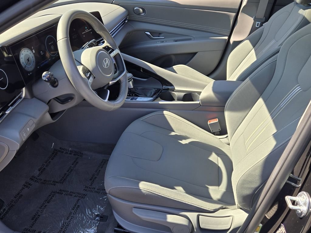 Certified 2025 Hyundai Elantra SEL image 10