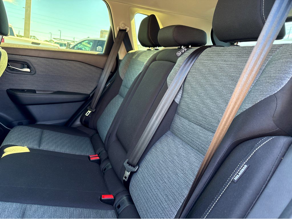 Used 2023 Nissan Rogue SV image 19