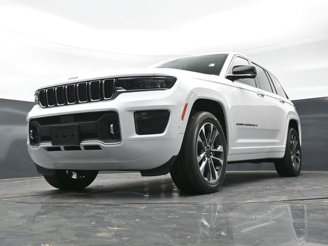 Used 2023 Jeep Grand Cherokee Overland w/ Luxury Tech Group IV AWD/4WD image 44