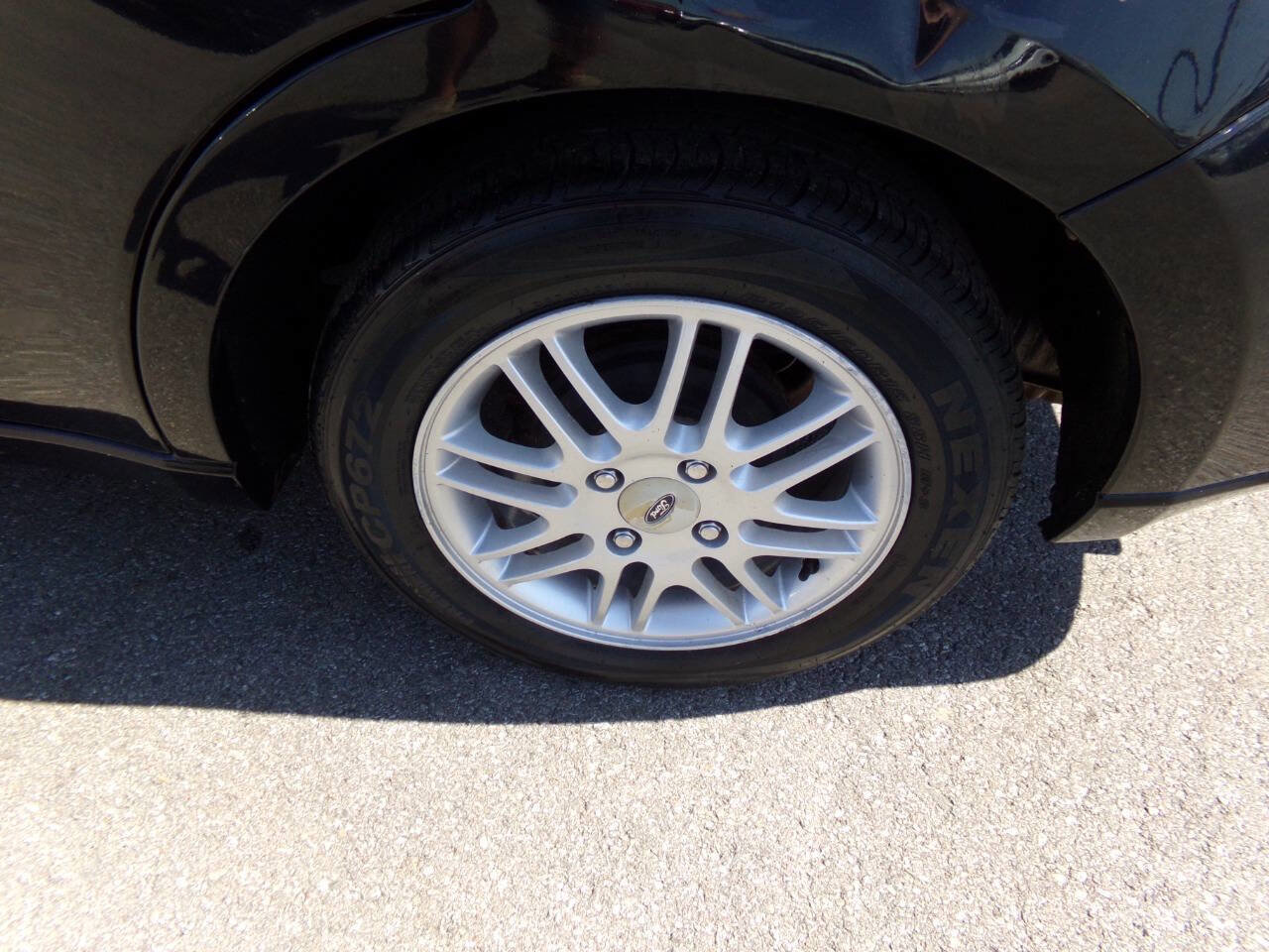 Used 2009 Ford Focus SE image 30