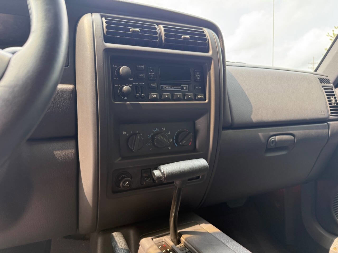 Used 1999 Jeep Cherokee Classic image 44