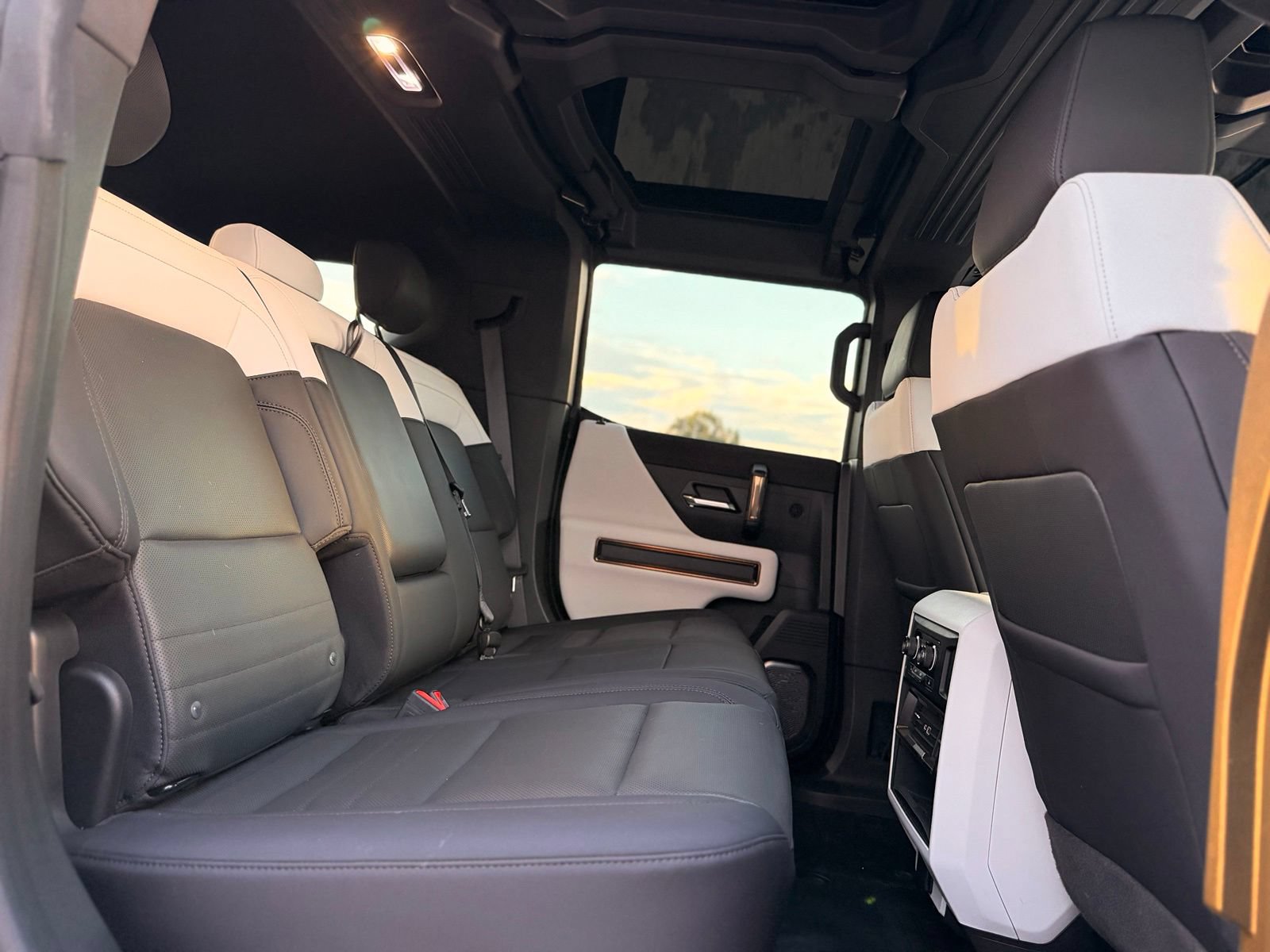 Used 2024 GMC Hummer EV 2X w/ Extreme Off-Road Package AWD/4WD image 31