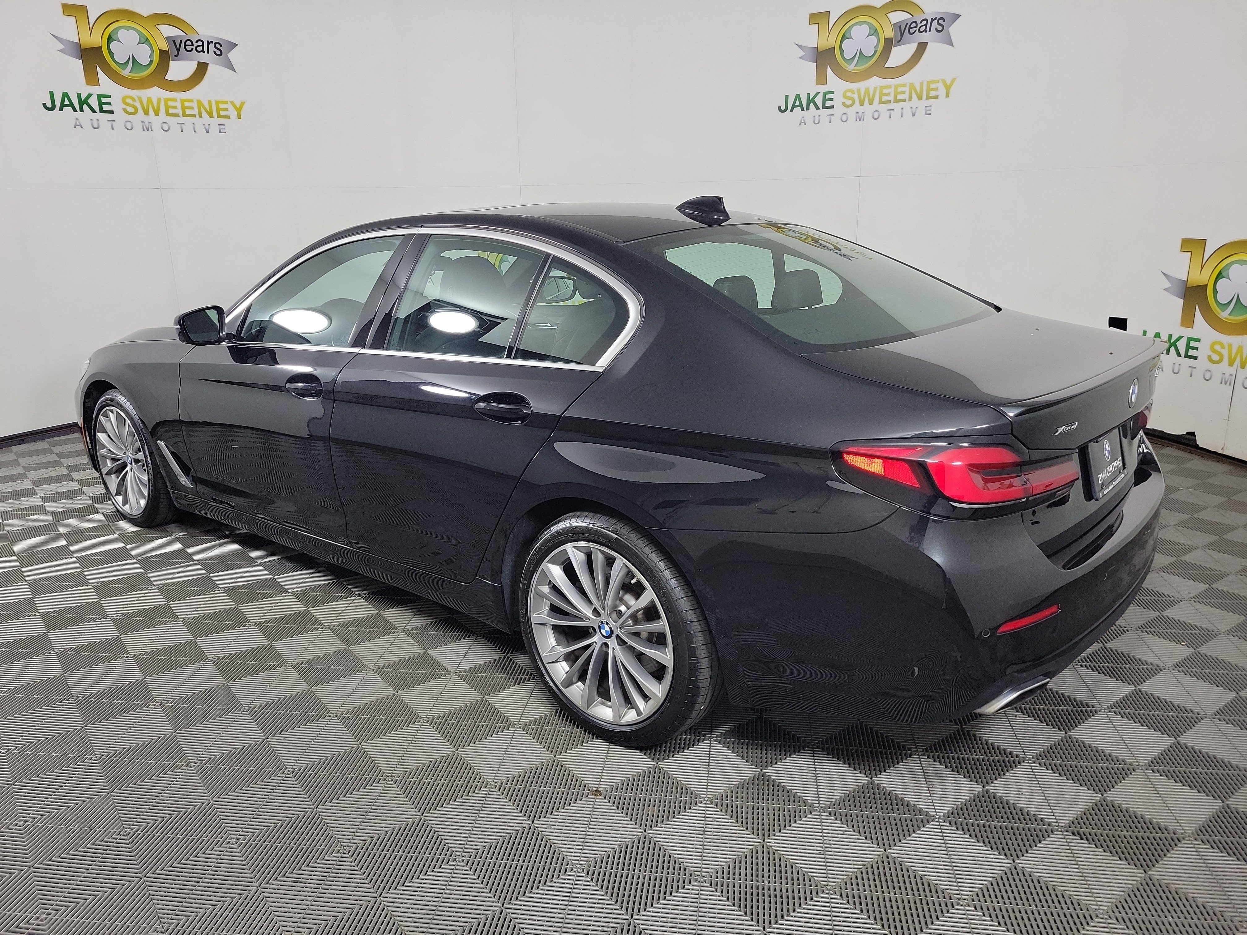 Certified 2023 BMW 530i xDrive w/ Premium Package AWD/4WD image 5