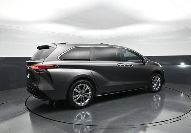 Used 2022 Toyota Sienna Platinum FWD image 7
