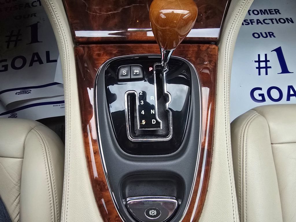 Used 2004 Jaguar XJ8 RWD image 22