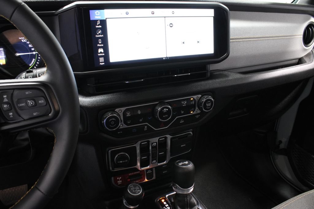 Used 2024 Jeep Wrangler Unlimited AWD/4WD image 31