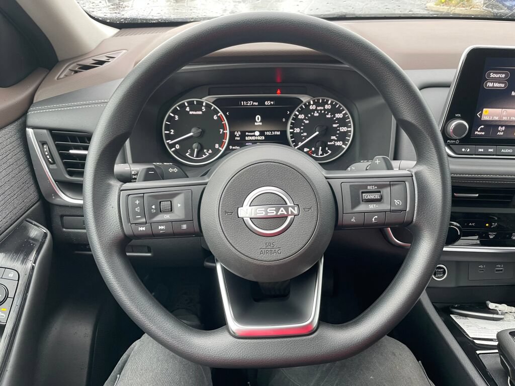 Used 2023 Nissan Rogue S AWD/4WD image 7