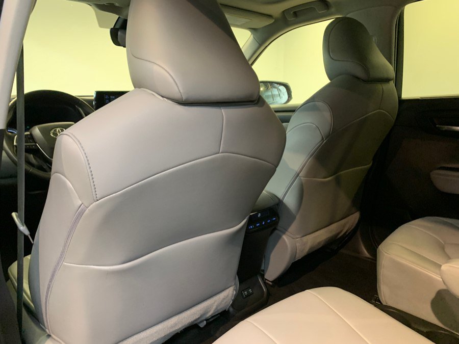 Used 2021 Toyota Highlander XLE AWD/4WD image 43