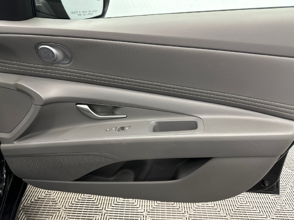 Used 2025 Hyundai Elantra SEL FWD image 14