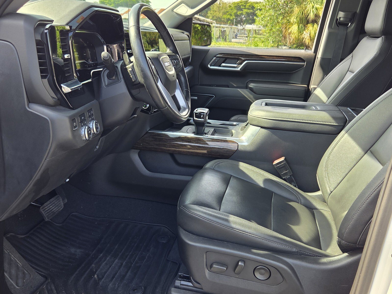 Certified 2022 GMC Sierra 1500 Elevation w/ Elevation Premium Package AWD/4WD image 9
