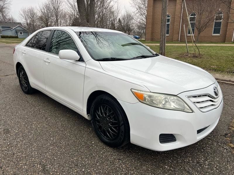 Used 2011 Toyota Camry LE image 2