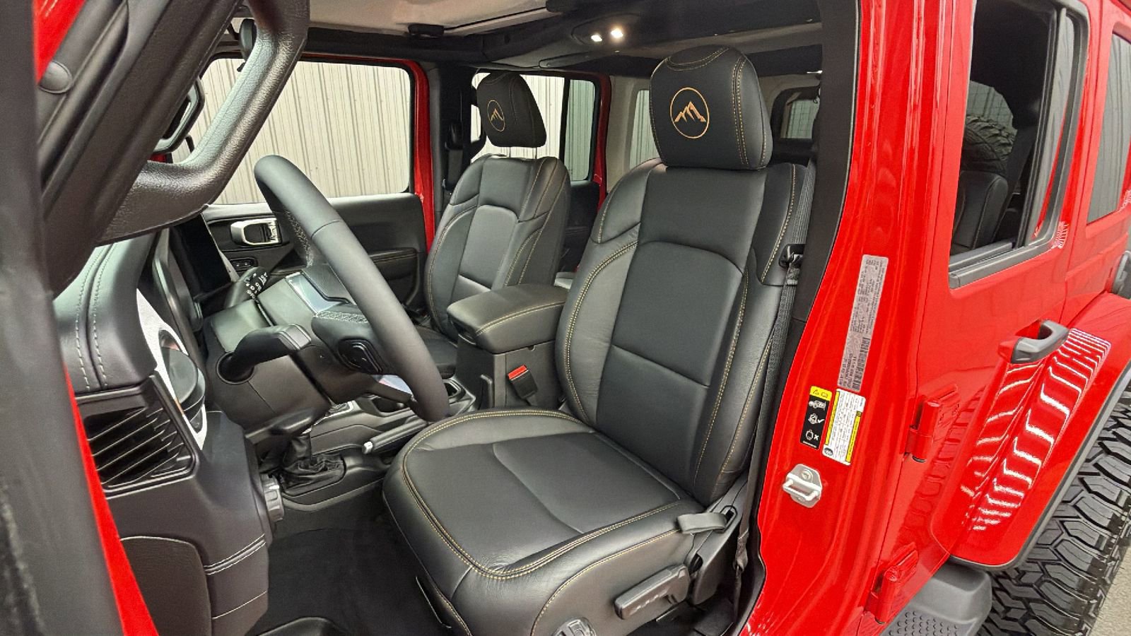 Used 2025 Jeep Wrangler Unlimited Sahara AWD/4WD image 21