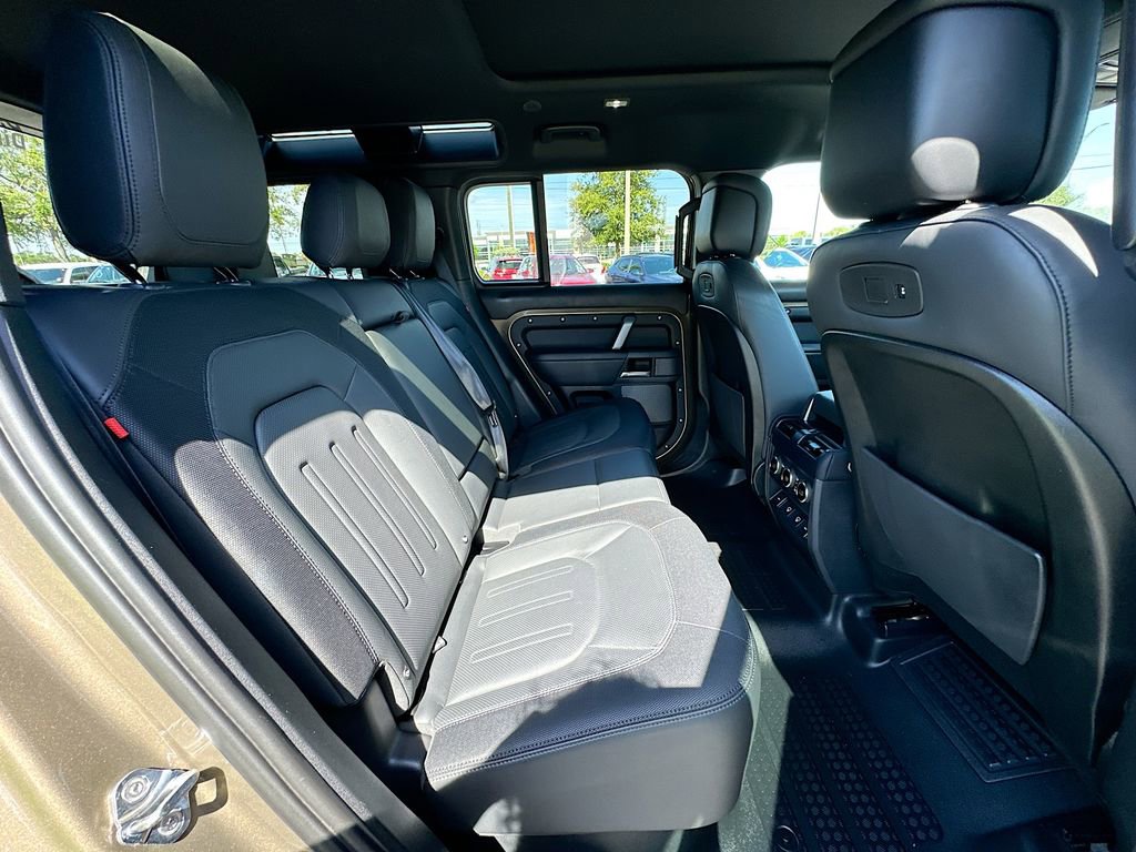 Used 2022 Land Rover Defender 110 X-Dynamic HSE image 26