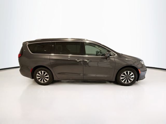 Used 2021 Chrysler Pacifica Touring-L w/ Uconnect Theater Family Group image 7