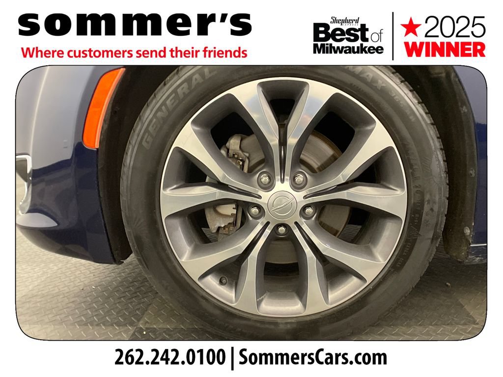 Used 2018 Chrysler Pacifica Limited w/ Tire & Wheel Group FWD image 25