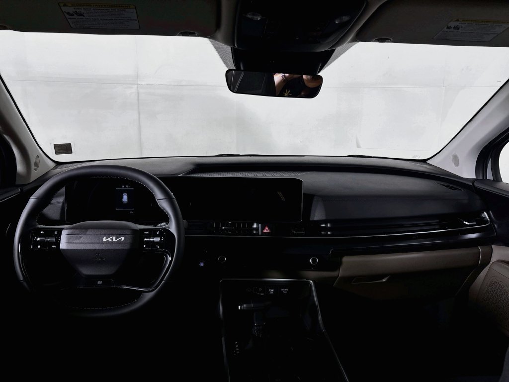 New 2027 Kia Carnival LX FWD image 12
