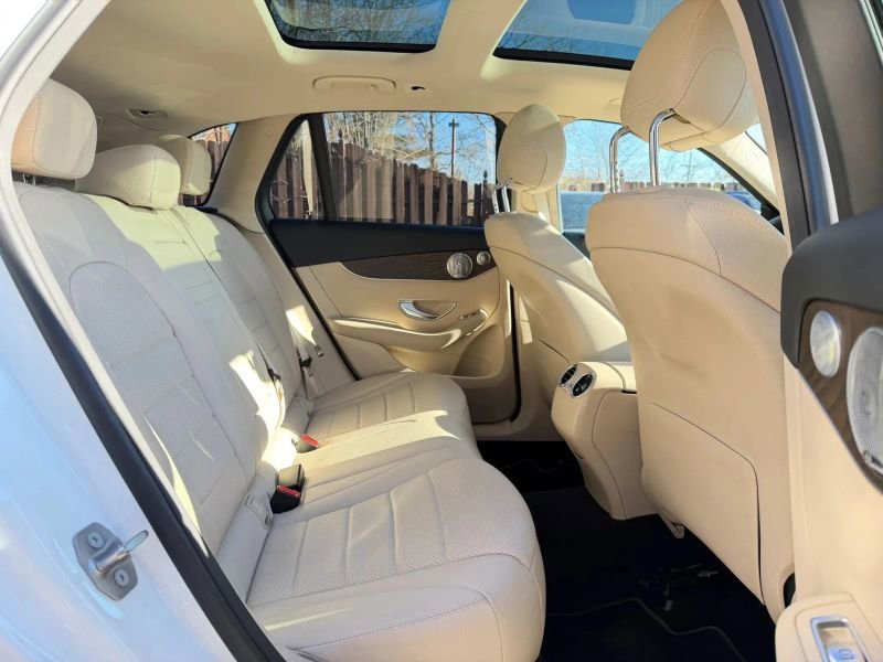 Used 2018 Mercedes-Benz GLC 300 4MATIC image 25