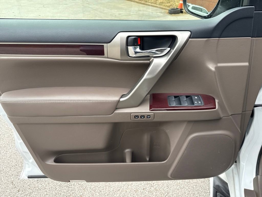 Used 2018 Lexus GX 460 Luxury w/ Preferred Accessory Package image 13