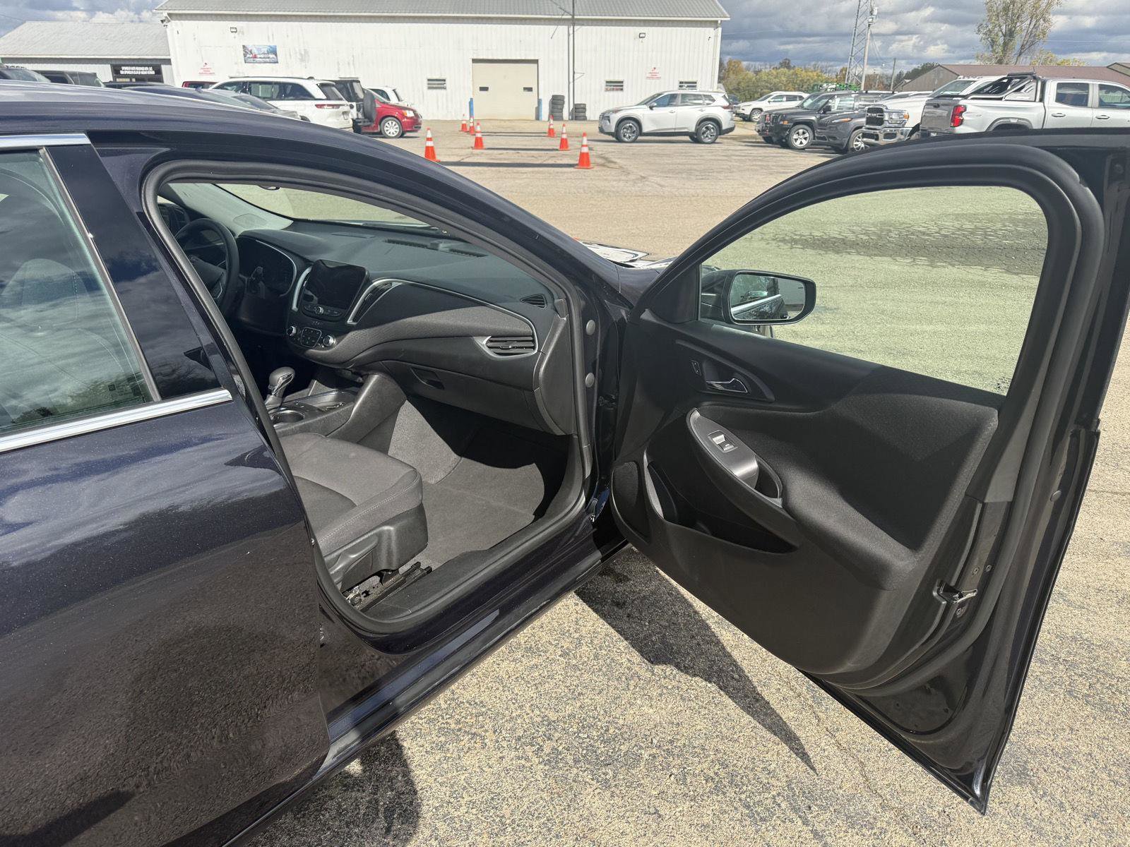 Used 2023 Chevrolet Malibu LT image 35