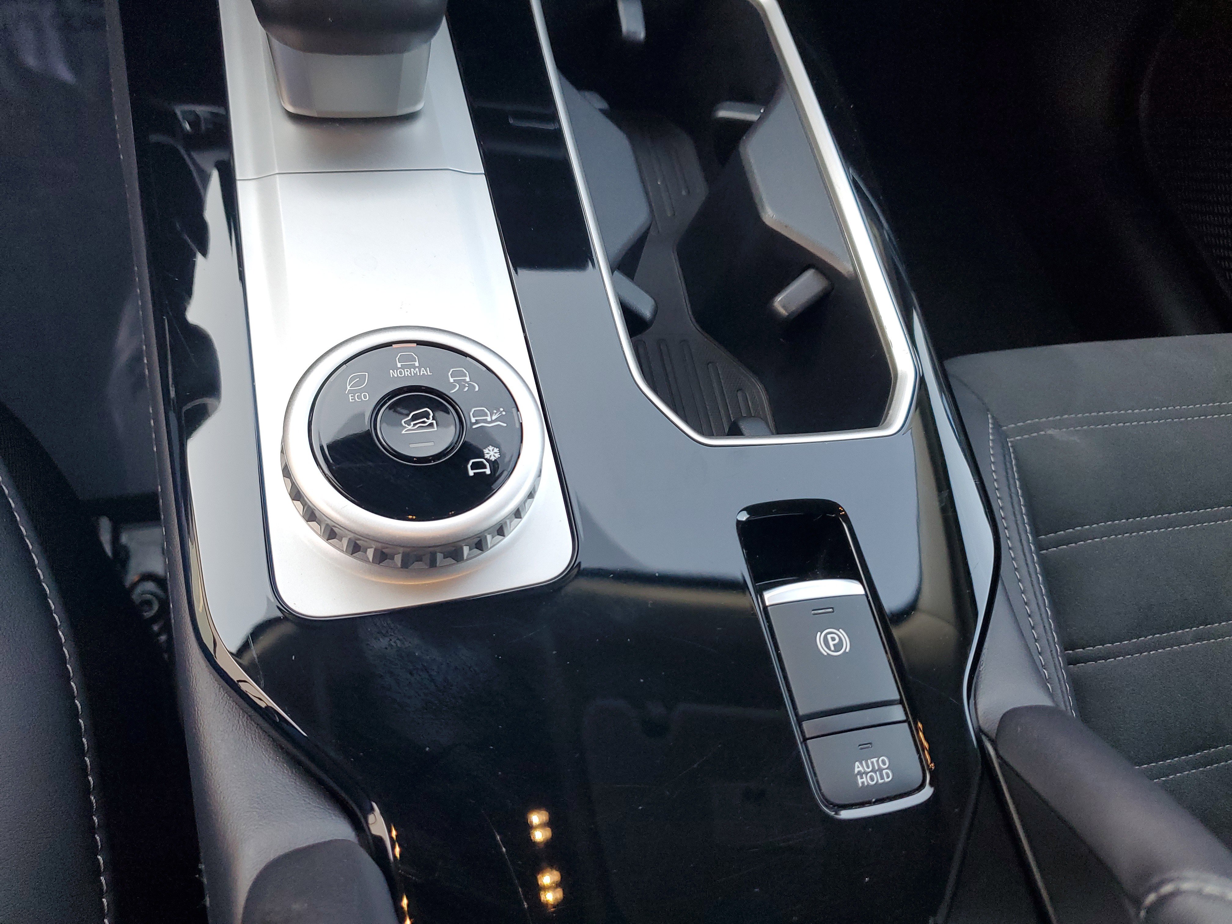 Used 2025 Mitsubishi Outlander SE image 26