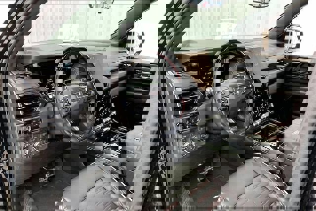 Certified 2025 GMC Yukon XL AT4 Ultimate image 17