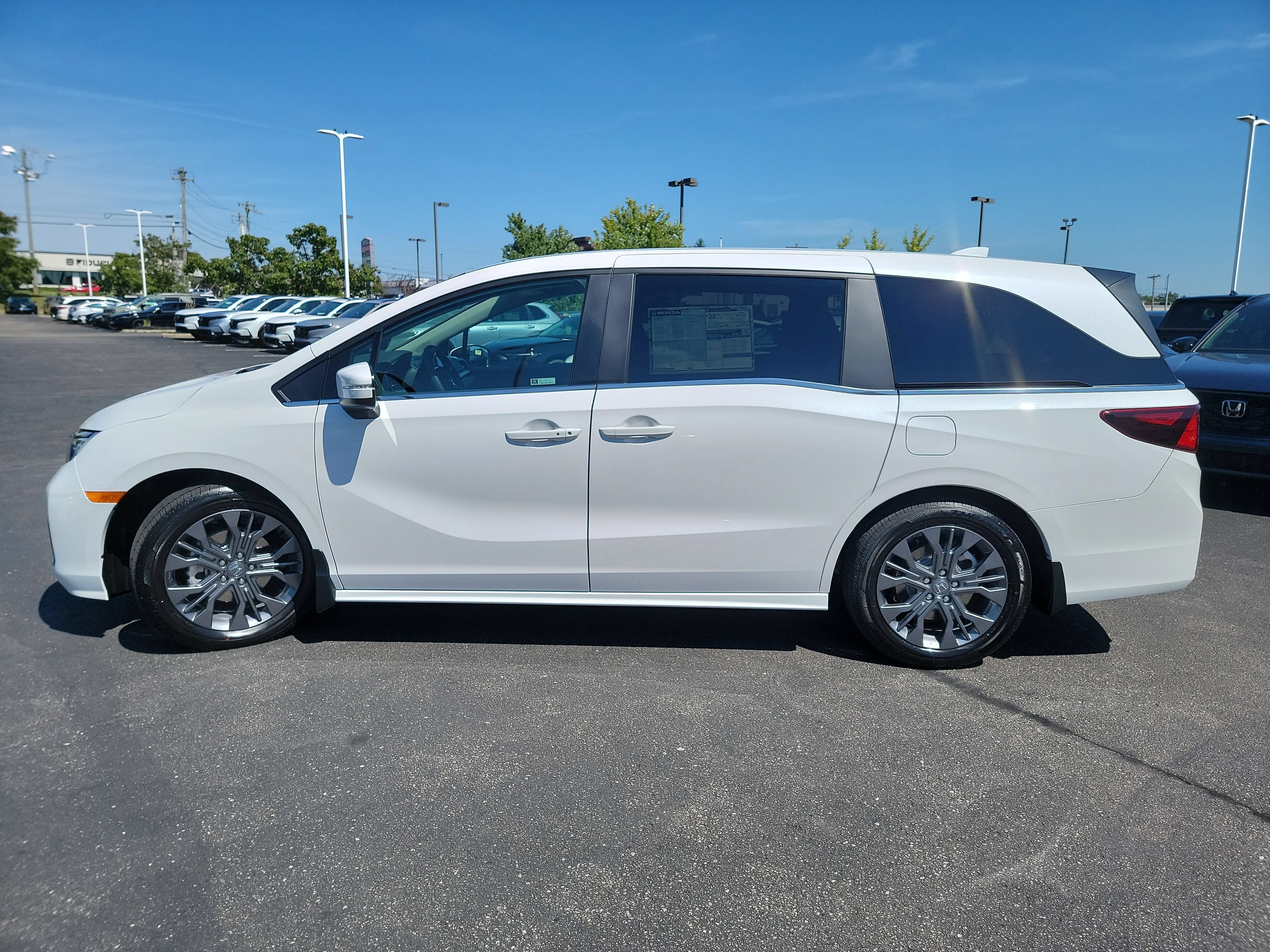 New 2027 Honda Odyssey Touring image 4