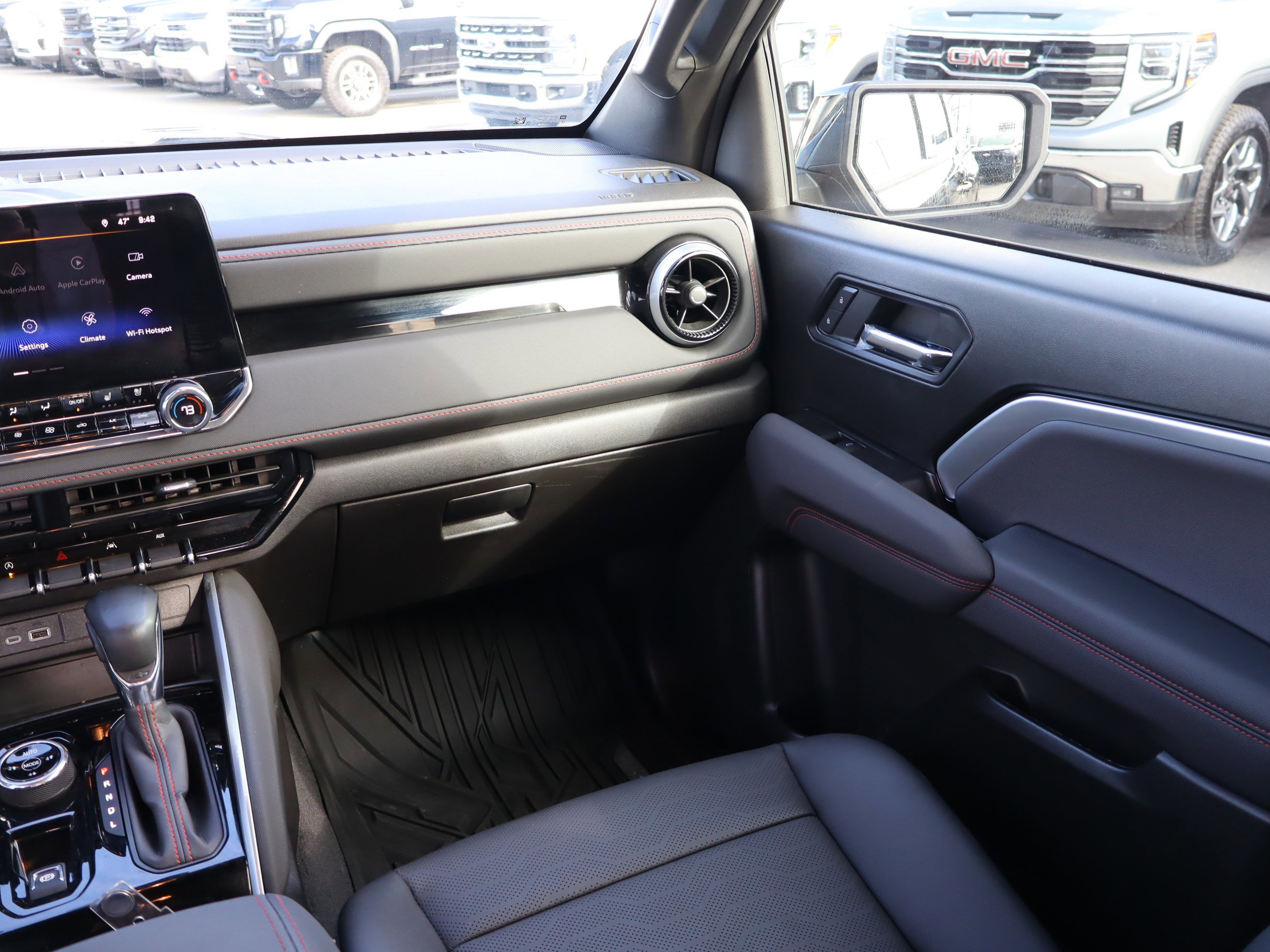 Certified 2025 Chevrolet Colorado Z71 w/ Midnight Edition image 16