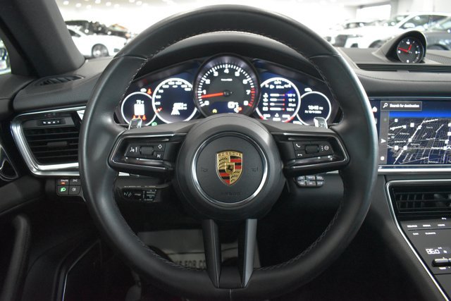 Used 2022 Porsche Panamera RWD image 21