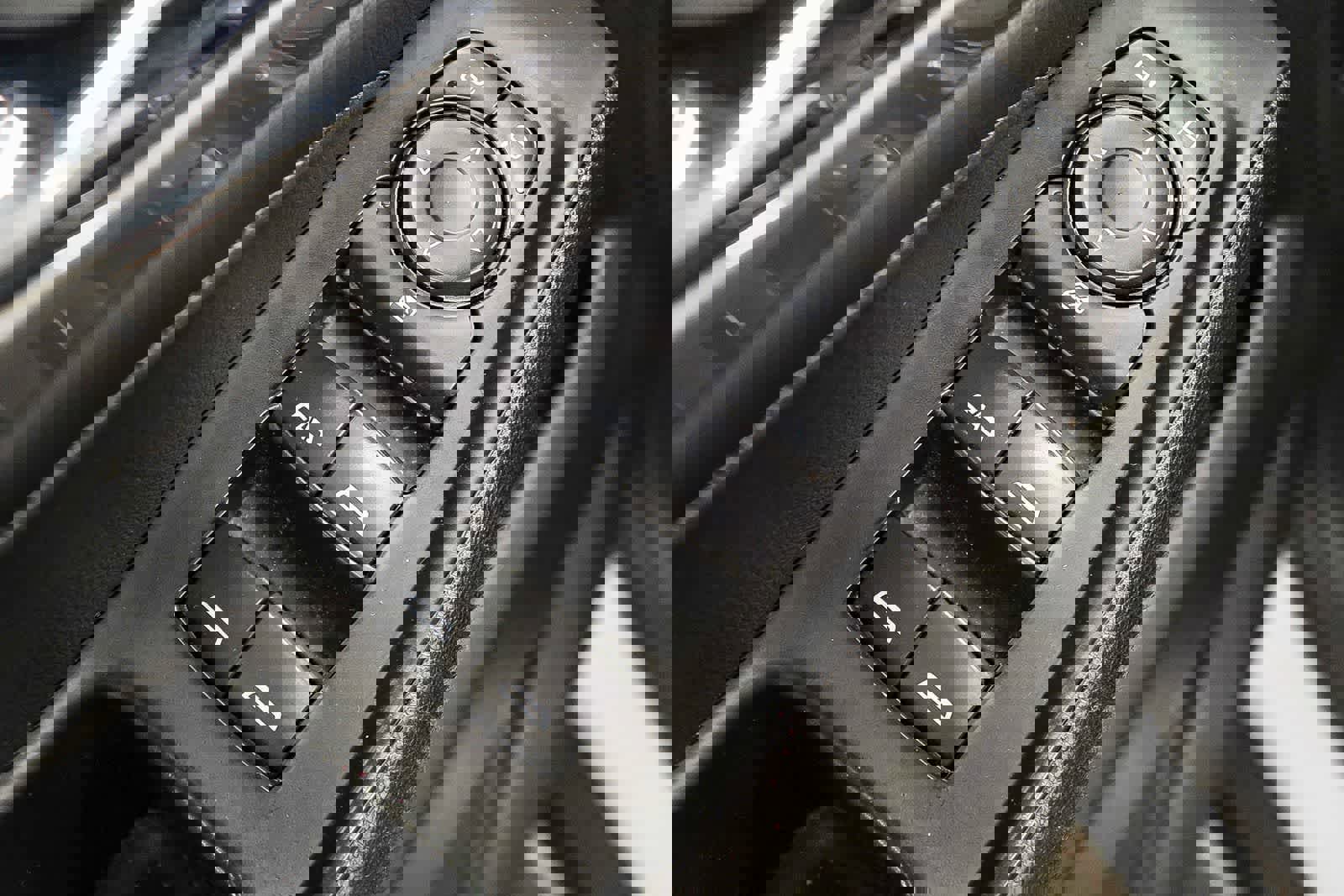 Used 2023 Chevrolet Traverse LT image 19