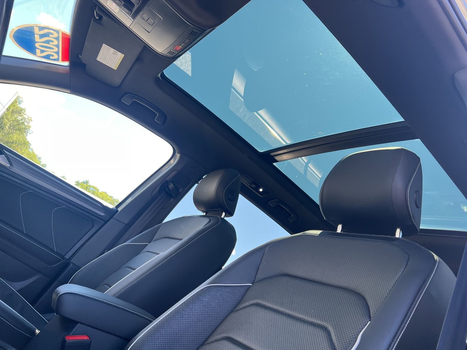 Used 2022 Volkswagen Tiguan SEL R-Line image 21