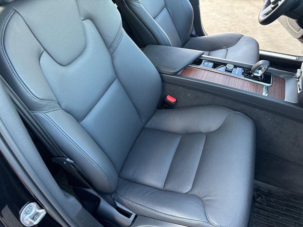 Certified 2024 Volvo V60 B5 Cross Country Plus w/ Protection Package Premier image 39