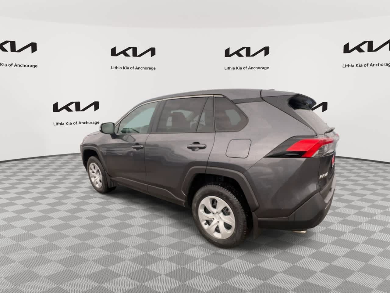 Used 2024 Toyota RAV4 LE AWD/4WD image 7