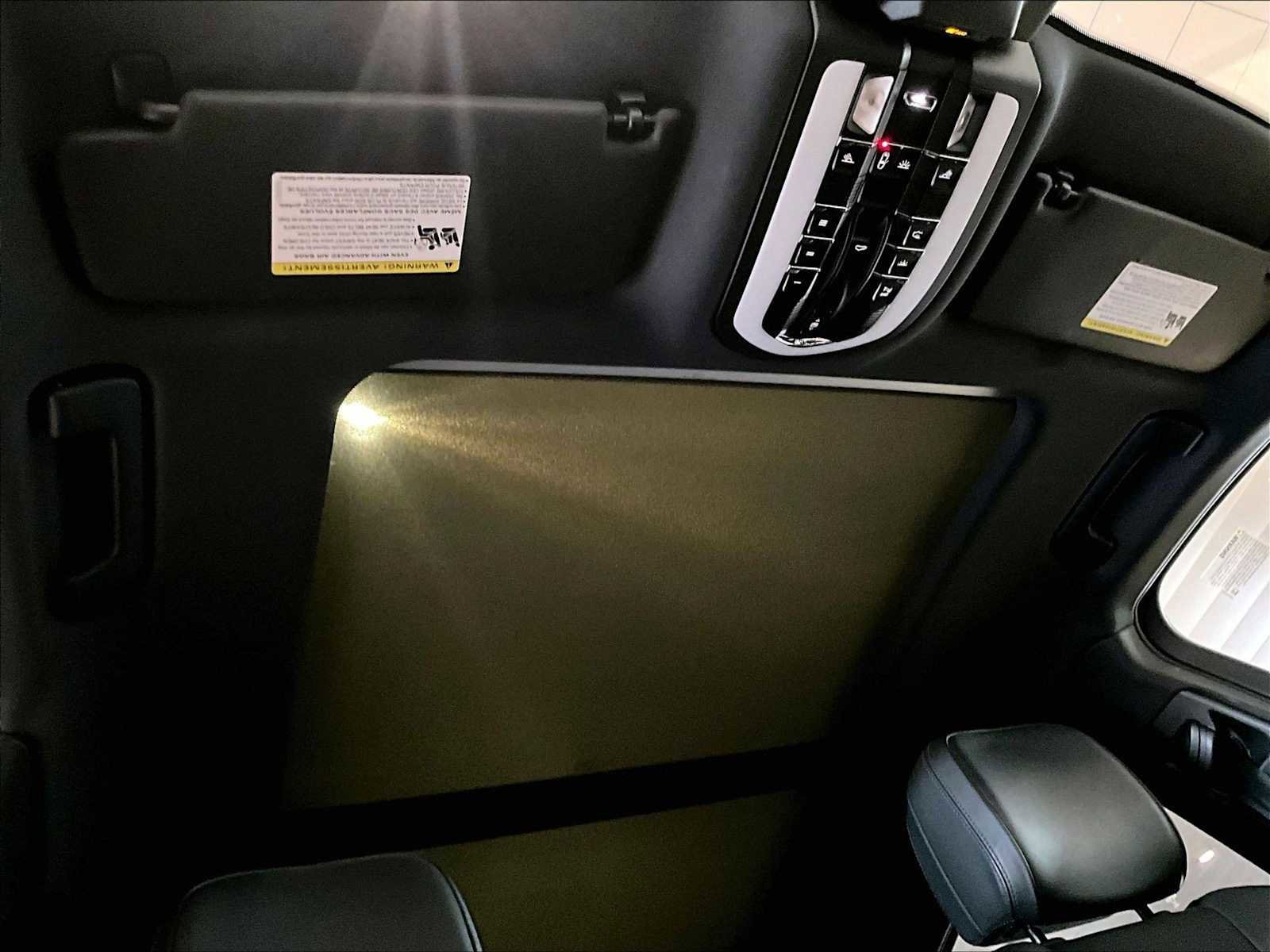 Used 2022 Porsche Macan image 25