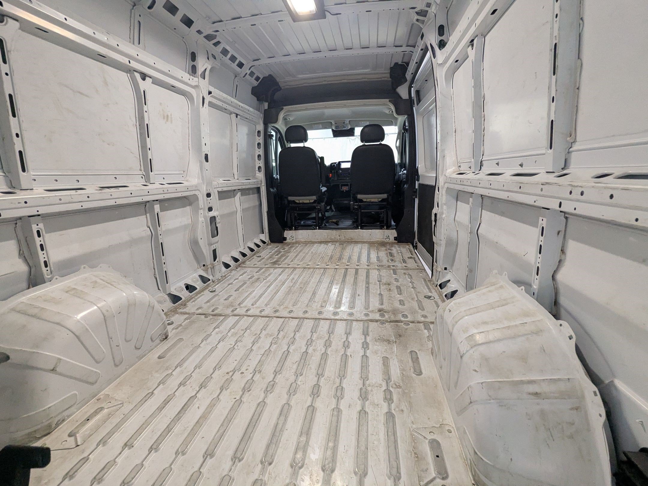 Used 2025 RAM ProMaster 2500 w/ Convenience Group FWD image 22