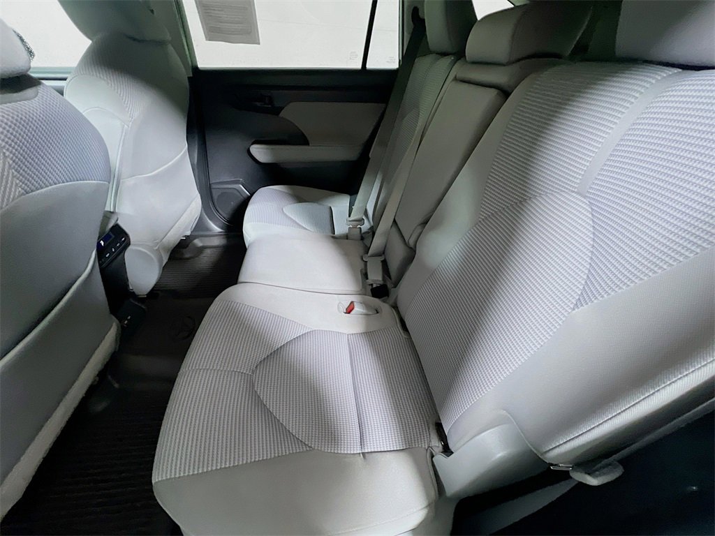 Certified 2022 Toyota Highlander LE image 21