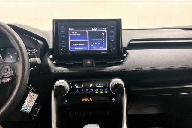 Used 2020 Toyota RAV4 LE AWD/4WD image 19