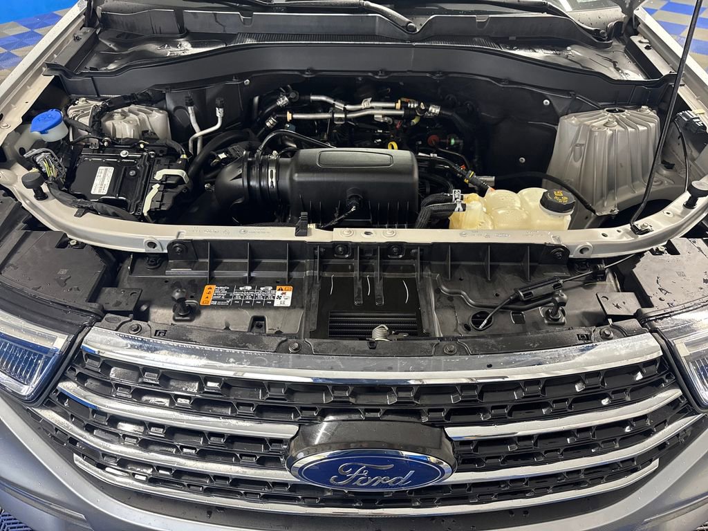Used 2022 Ford Explorer XLT w/ Equipment Group 202A AWD/4WD image 25
