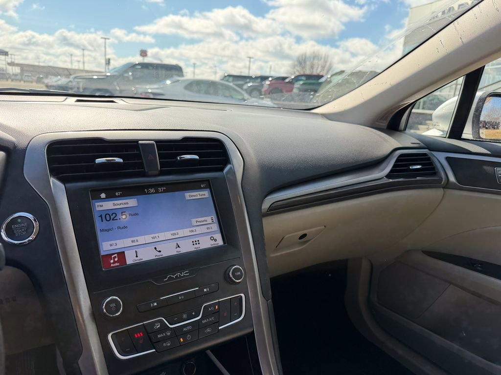 Used 2019 Ford Fusion SEL image 17