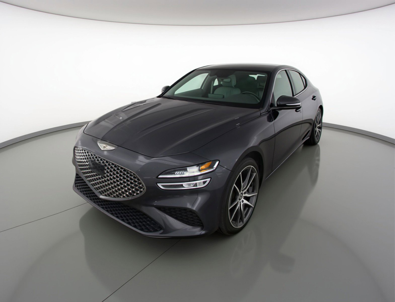 Used 2025 Genesis G70 2.5T image 3